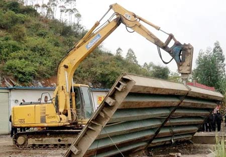 圖為地磅拆除現場